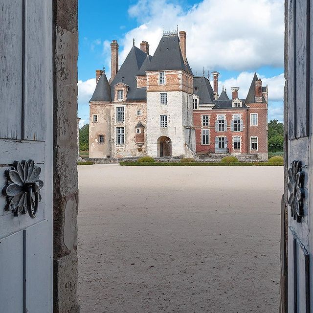 Market château in France internationally